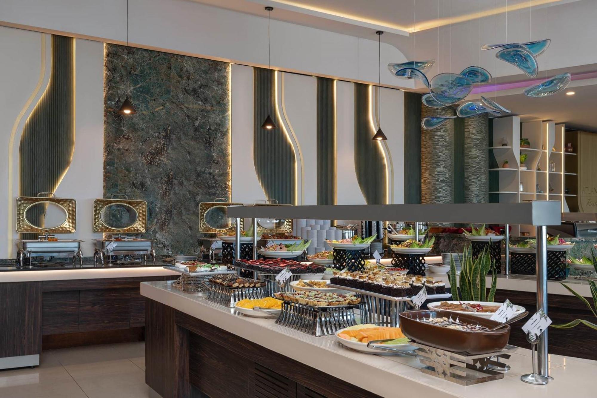 Titanic Hotel & Spa Sulaymaniyah Exterior foto A buffet at a hotel