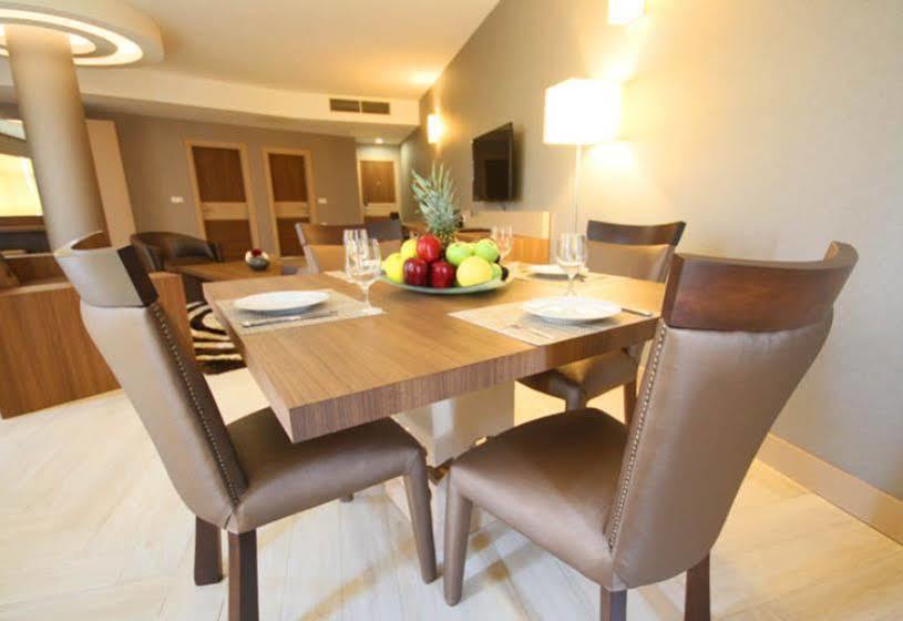 Titanic Hotel & Spa Sulaymaniyah Exterior foto A dining room